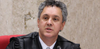 Desembargador da Lava-Jato que condenou Lula diz que ele pode ser inocente