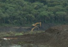 Bombeiros encontram locomotiva usada pela Vale em Brumadinho