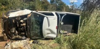 Oeste da Bahia: Idoso de 83 anos fica ferido após carro capotar