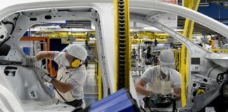 Após 2 meses seguidos de queda, indústria brasileira tem alta de 0,1%