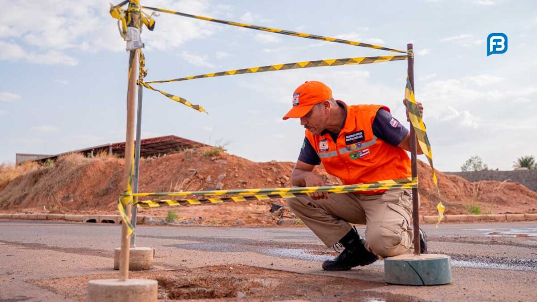 Bacia de contenção no bairro Mimoso 1 recebe vistoria | Foto: Divulgação Secom PMLEM