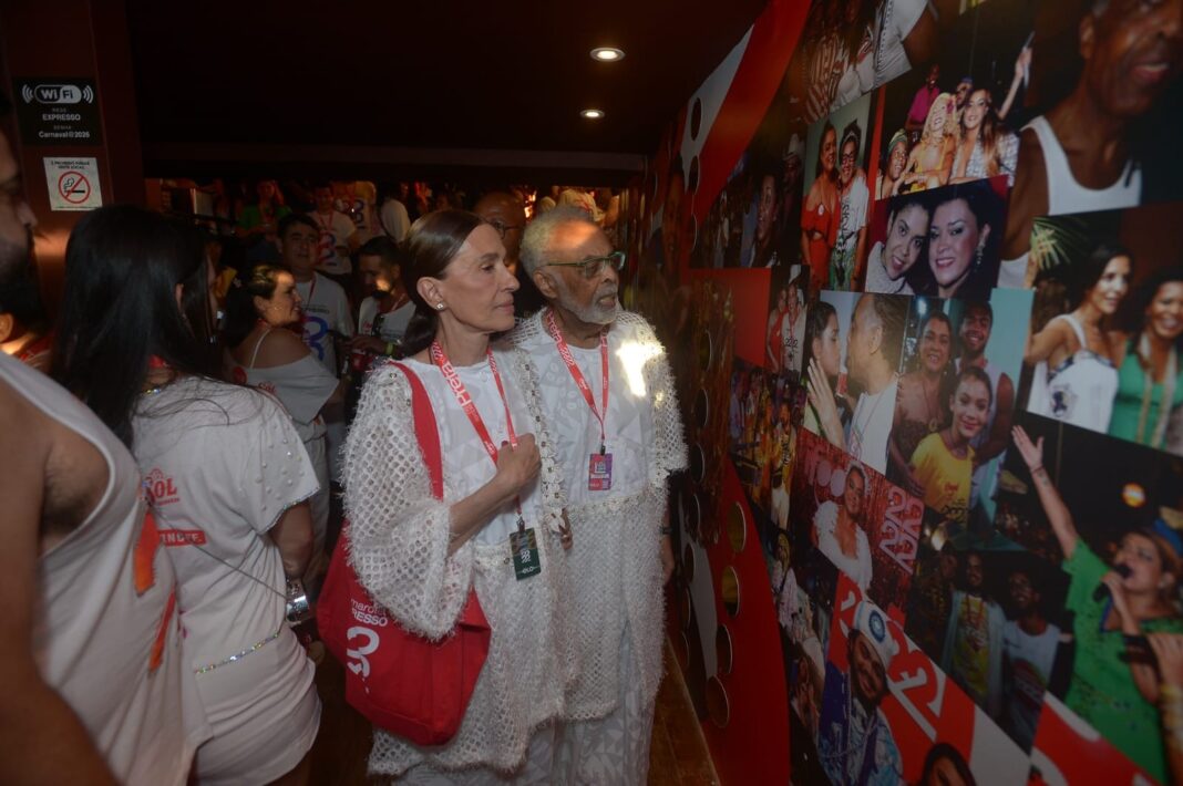 Gilberto Gil e Flora Gil no camarote Expresso 2222 — Foto: Ana Raquel/ Agência Fred Pontes