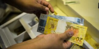 Governo propõe salário mínimo de R$ 1.717 em 2027