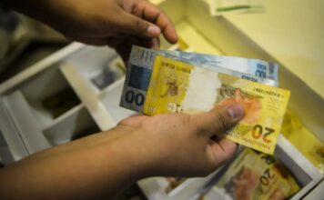 Governo propõe salário mínimo de R$ 1.717 em 2027