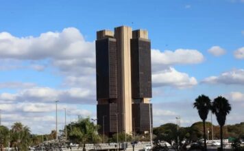 BC corta juros em 0,25 ponto, a 14,5%, mas vê inflação se afastar da meta