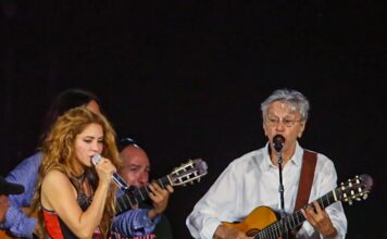 Multidão lota Copacabana para assistir a ensaio de Shakira
