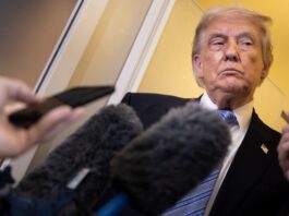 Trump afirma que negociações com o Irã avançam e petróleo despenca mais de 5%