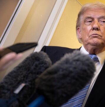 Trump afirma que negociações com o Irã avançam e petróleo despenca mais de 5%